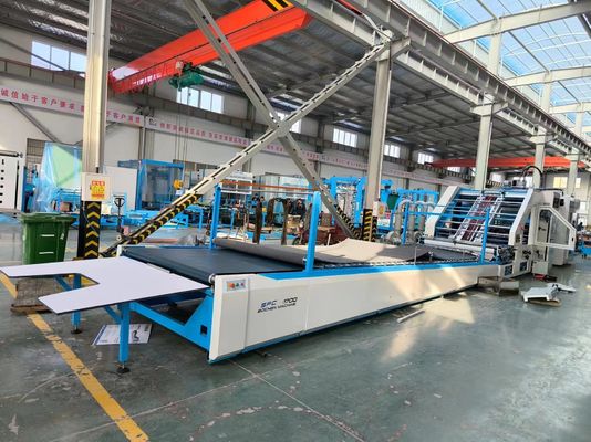 Servo kontrolü ve otomatik düzeltme ile 150m/min hızında dalgalanmış kağıt için yüksek hızlı levha ile levha laminasyon makinesi