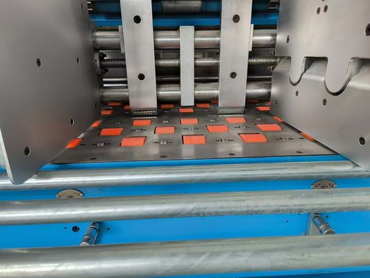 Gelişmiş Teknoloji Yüksek Hızlı Flüt Laminatör Makinesi Büyük Paslanmaz Çelik Aniloks Roleri ve Dolaşımlı Yapıştırıcı Sistemi