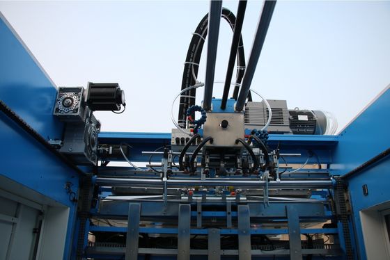Aşırma Besleme ve Servo Kontrol Yüksek Hızlı Flüt Laminatör Makinesi Gelişmiş Teknoloji ile Eğilmiş Gürültülü Tahta için