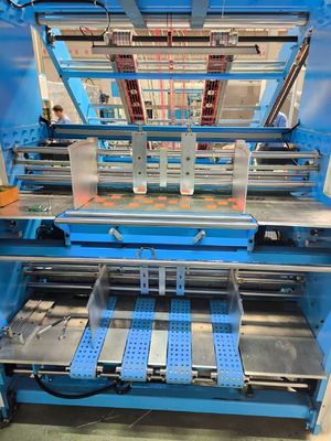 5Ply dalgalanmış kağıt ve çeşitli dalgalanma türlerinin laminasyonu için servo kontrolü ile otomatik levha ile levha laminasyon makinesi