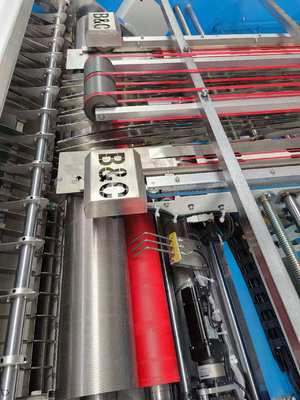 Büyük Kağıt Boyutu (170*170cm) ve Çoklu Güç Seçenekleri (22kw-30kw) ile Yüksek Hassasiyetli Otomatik Oluklu Laminasyon Makinesi