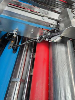 Oluklu Kağıdın Laminasyonu ve Çok Katlı Lamine Ürünlerin Üretimi için Servo Kontrollü Levhadan Levhaya 5 Katlı Flüt Laminasyon Makinesi
