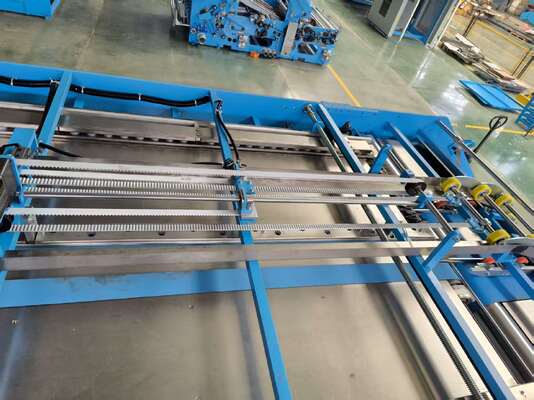 Yüksek Hızlı Flüt Laminatör Makinesi, azaltılmış yapıştırıcı tüketimi ve besleme basıncı yapısı olmayan karton kutu yapımı sunuyor