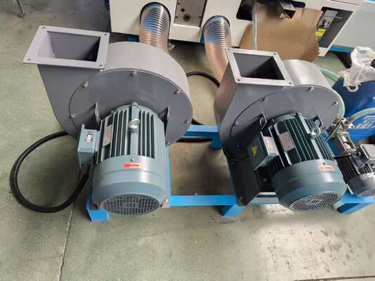 Yüksek Hızlı Flüt Laminatör Makinesi, azaltılmış yapıştırıcı tüketimi ve besleme basıncı yapısı olmayan karton kutu yapımı sunuyor