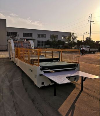 1450mm 1650mm Otomatik Yüksek Hızlı Flüt Etiket Tutkal Yapıştırma Oluklu Kağıt Için Flüt Laminatorr