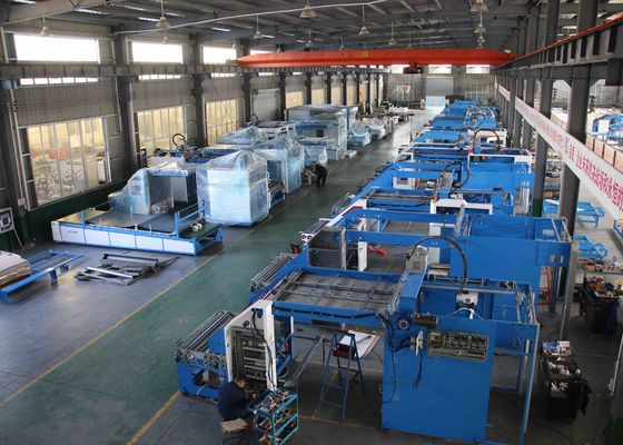 Yüksek Hızlı Otomatik Flüt Laminasyon Makinesi 2200x2200mm Akıllı Kağıt Karton Karton Montaj Makinesi