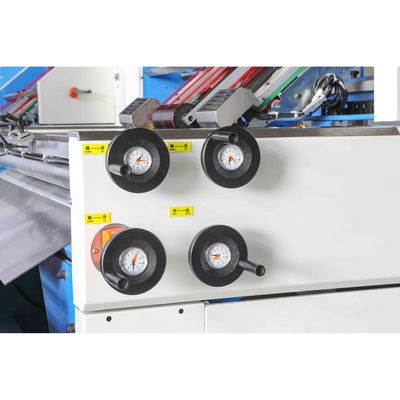 Oluklu Mukavva ve Karton Yapıştırmak İçin Tam Otomatik Flüt Laminasyon Makinesi Yüksek Hassasiyetli 2200mm