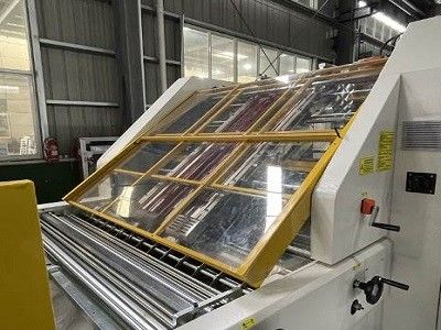 2200x2200mm Flüt Laminasyon Makinesi CE ile Baskı İçin Otomatik Kalkanlı