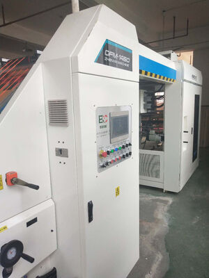 Soğuk veya Sıcak Laminasyon, pürüzsüz laminasyon sürecini sağlayan 30KW makine gücü ile çalışan dalgalanmış levha laminasyon sistemi