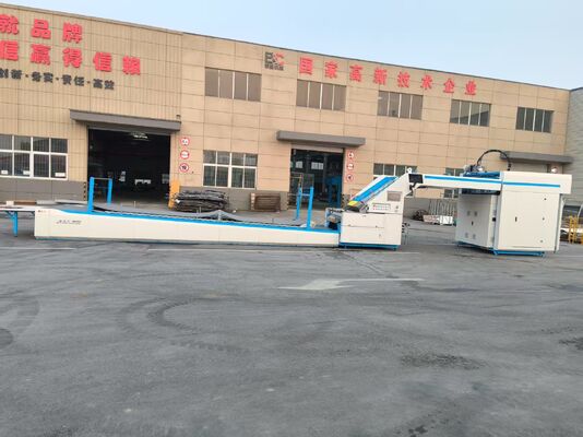 Yüksek Hızlı Flüt Laminatör Makinesi, en iyi dalgalanmış laminasyon için kurşun kenar besleme ve üst levha hizalama sistemleriyle donatılmıştır